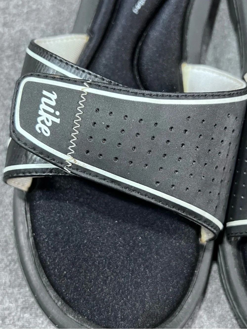Nike Women’s Comfort Footbed Black & White Slides Sandals 360883-011 Size 10